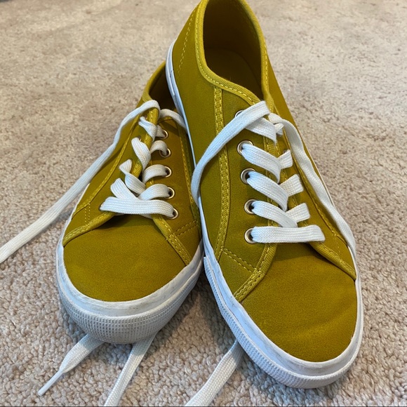 GAP Shoes - 🌸 Gap Outlet Yellow Low Top Sneakers Shoes Laced